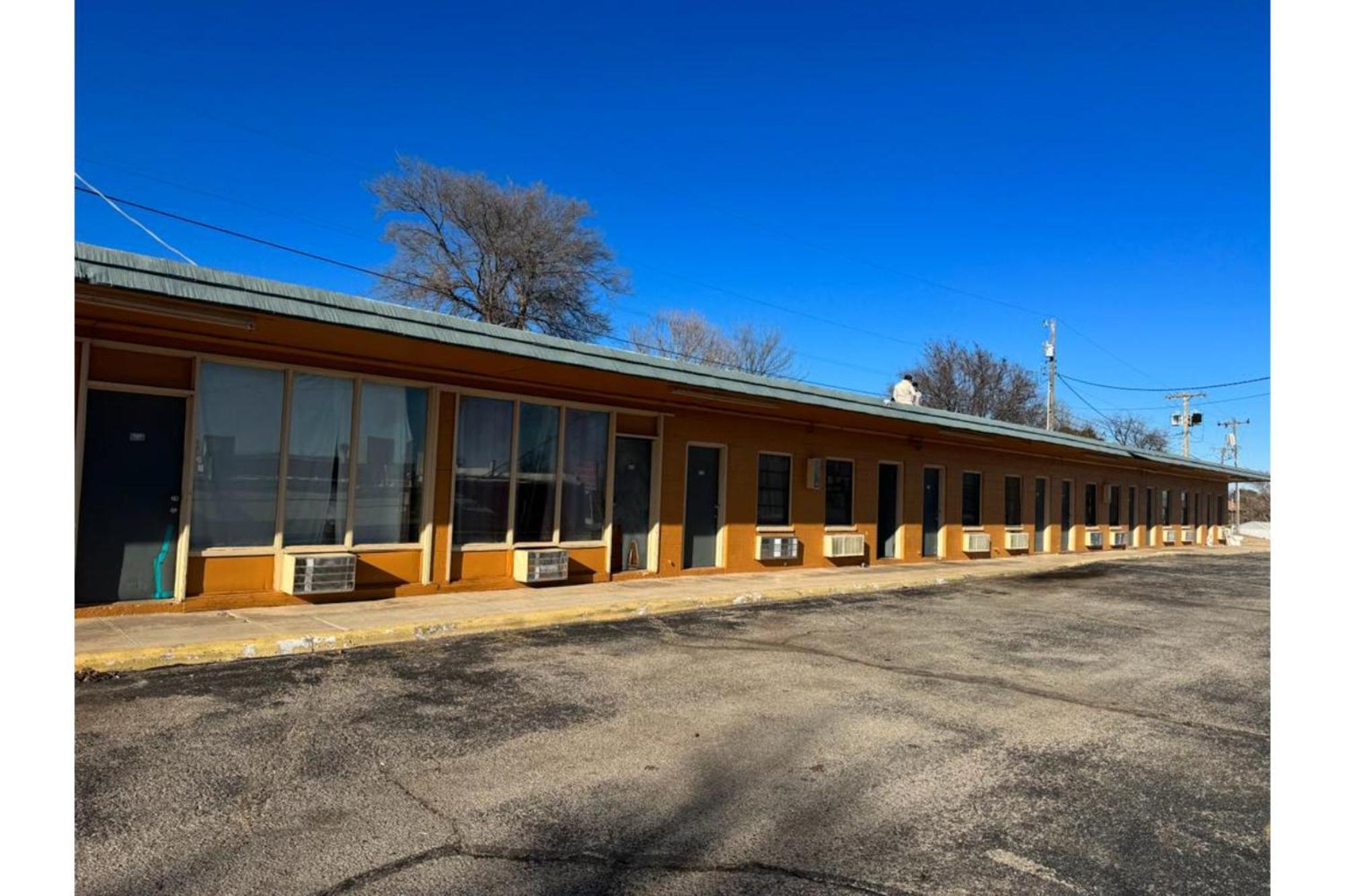 Relax Inn By Oyo Clinton Exterior photo